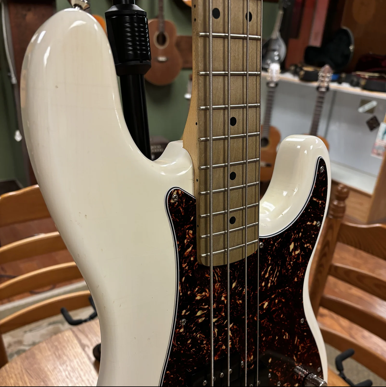Berly P Style Bass Olympic White
