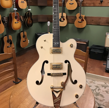 Gretsch G6136-1958 Stephen Stills White Falcon Aged White