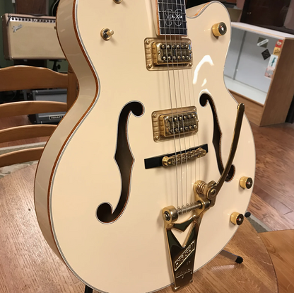 Gretsch G6136-1958 Stephen Stills White Falcon Aged White