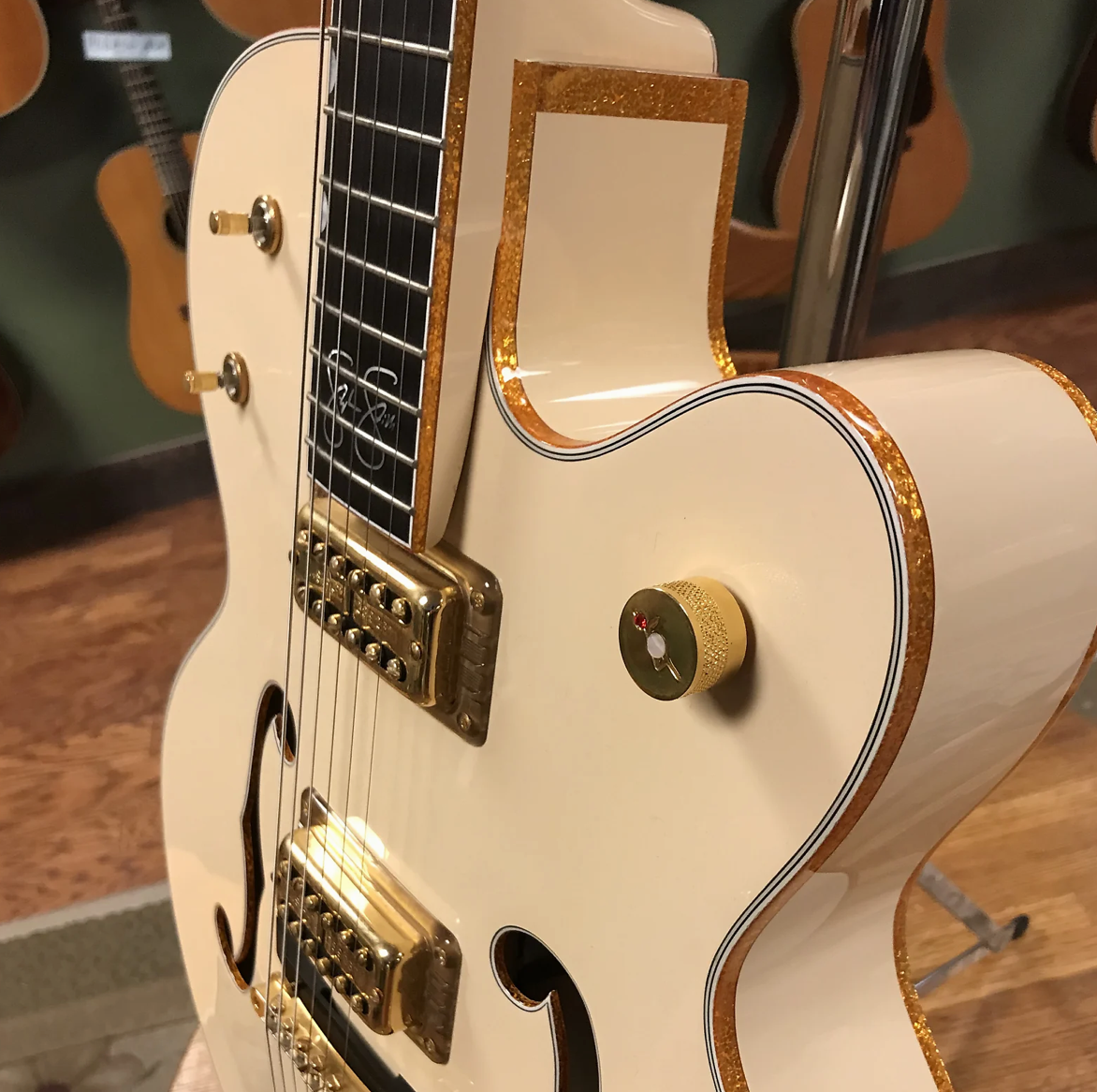 Gretsch G6136-1958 Stephen Stills White Falcon Aged White