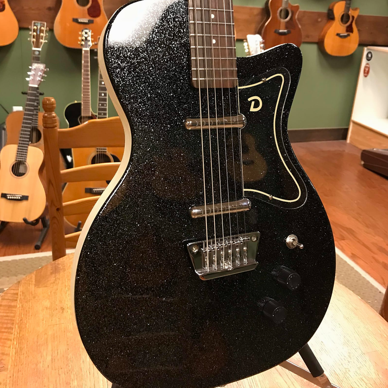 Danelectro '56 Baritone Black Sparkle