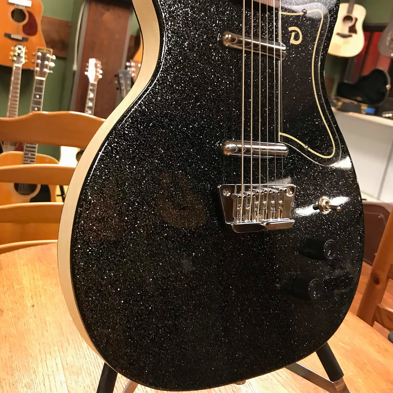 Danelectro '56 Baritone Black Sparkle