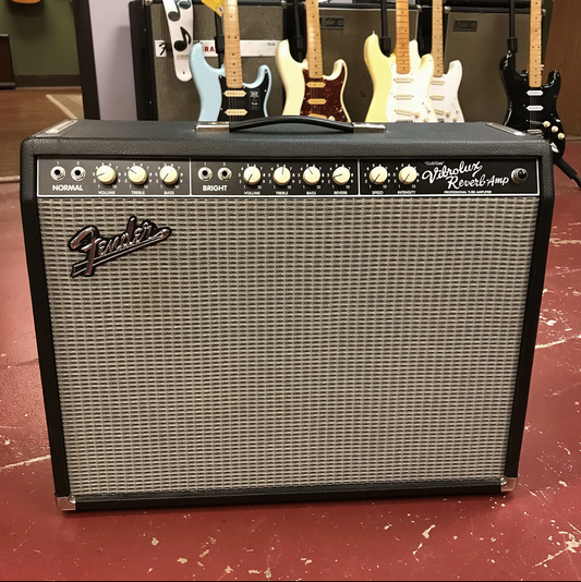 Fender "Custom" Vibrolux Reverb 40-Watt 2x10" Guitar Combo Black