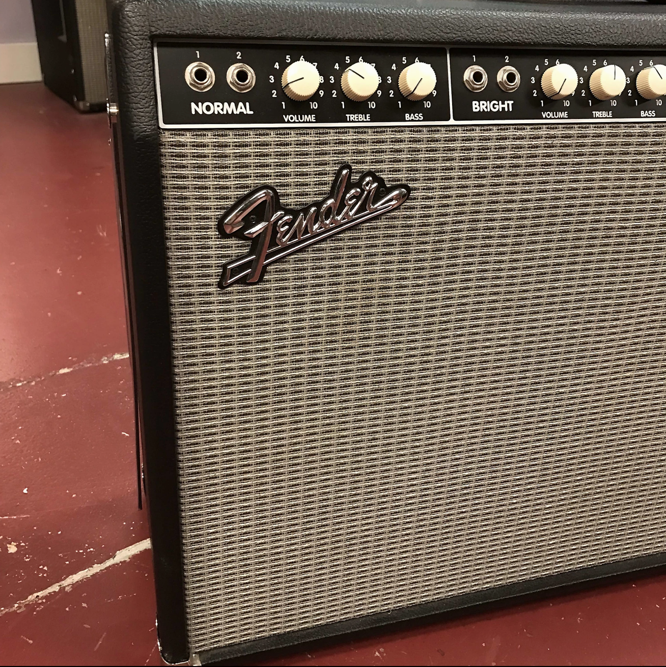 Fender "Custom" Vibrolux Reverb 40-Watt 2x10" Guitar Combo Black