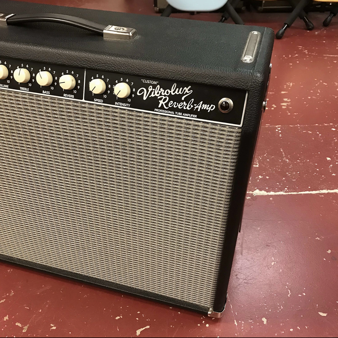 Fender "Custom" Vibrolux Reverb 40-Watt 2x10" Guitar Combo Black