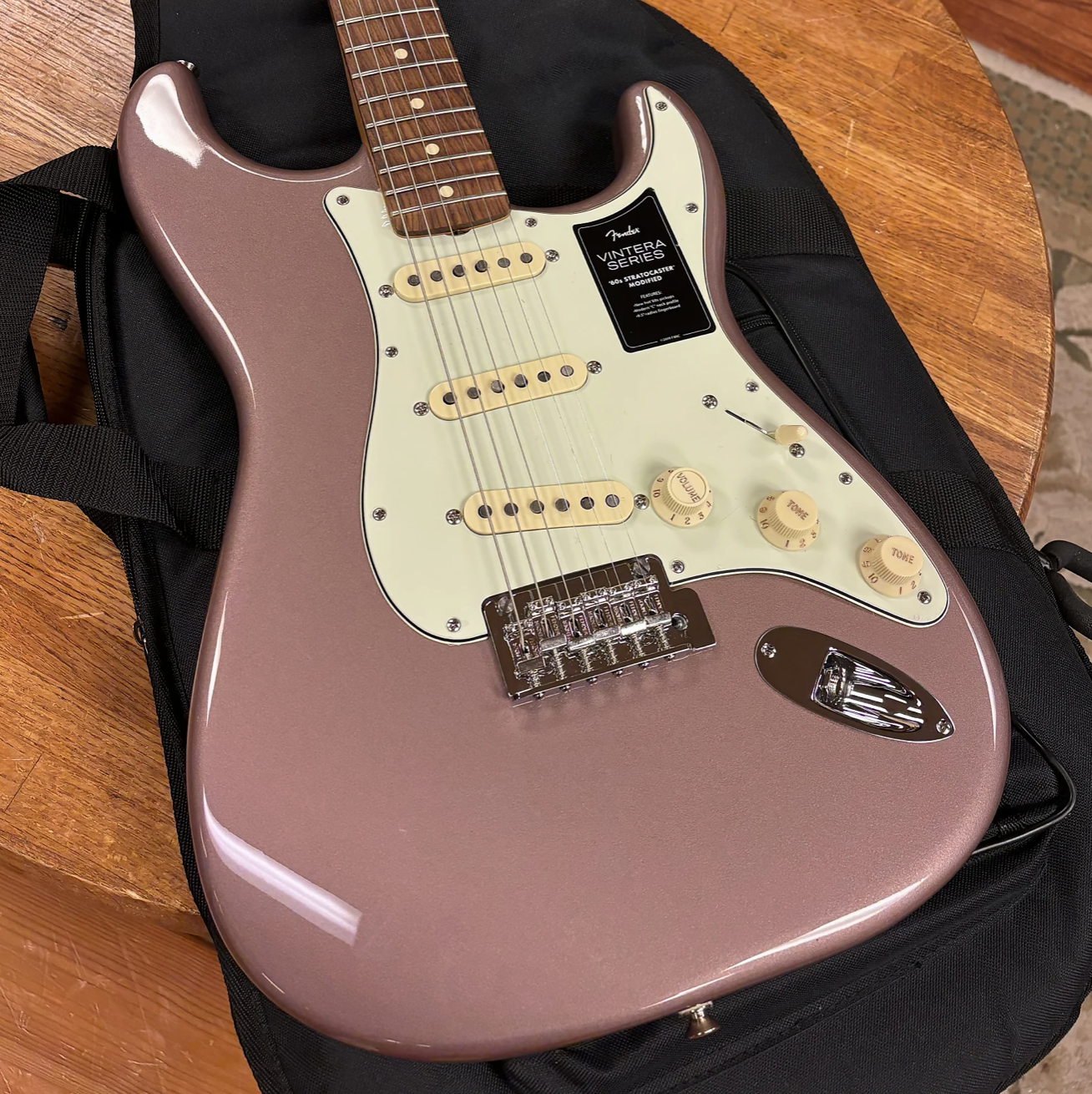 2022 Fender Vintera '60s Stratocaster Modified with Pau Ferro Fretboard Burgundy Mist Metallic