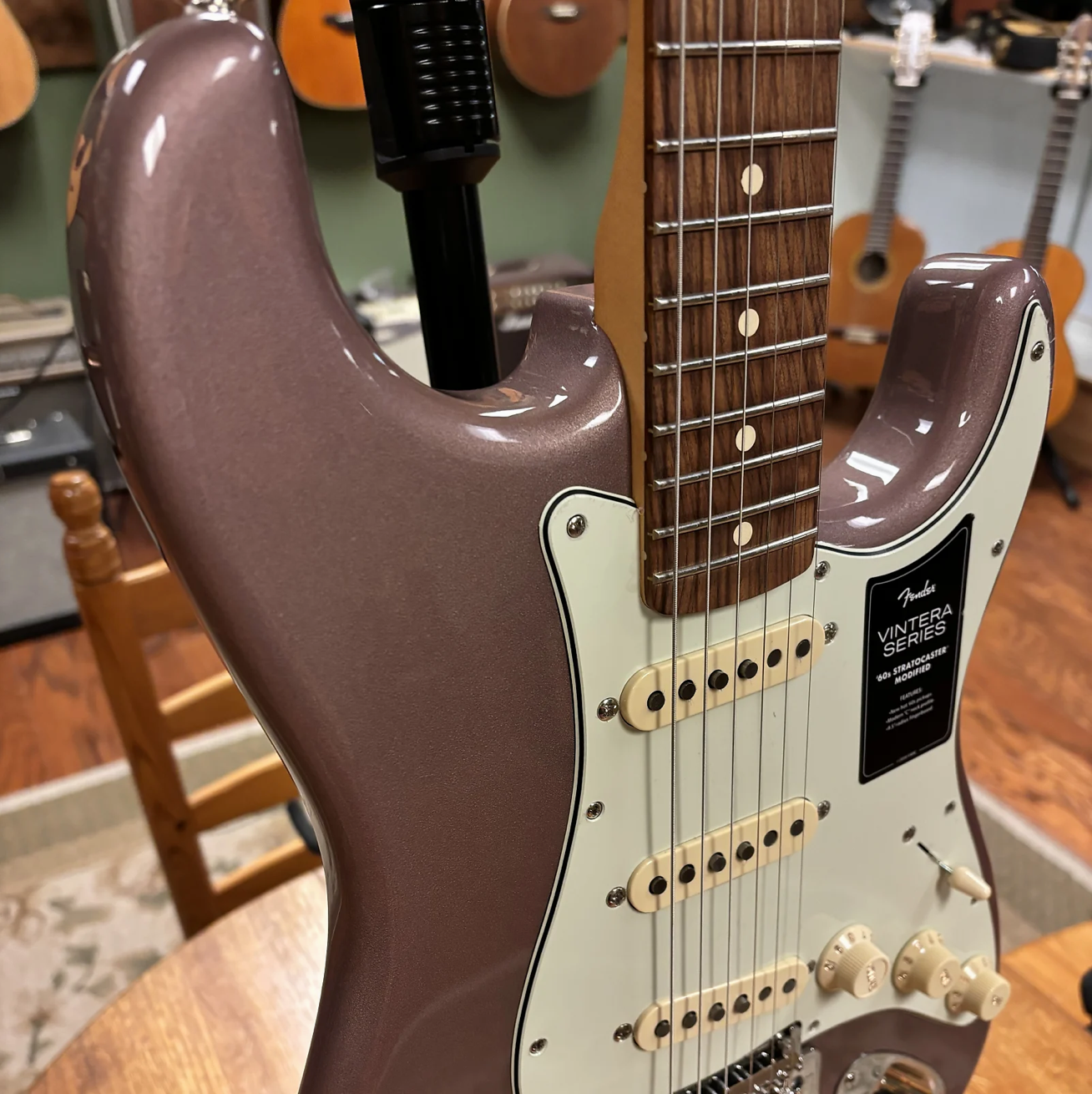 2022 Fender Vintera '60s Stratocaster Modified with Pau Ferro Fretboard Burgundy Mist Metallic