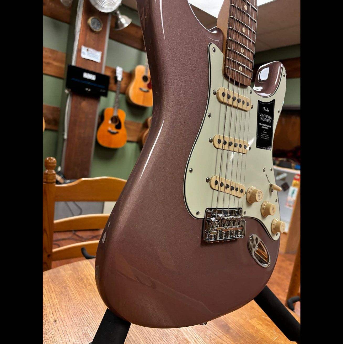 2022 Fender Vintera '60s Stratocaster Modified with Pau Ferro Fretboard Burgundy Mist Metallic